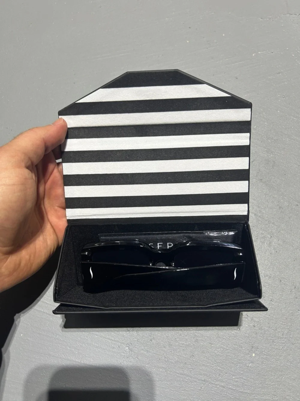 (NEW) Sephora x DIFF Indy Black Chunky Polarized Sunglasses with Hard Case